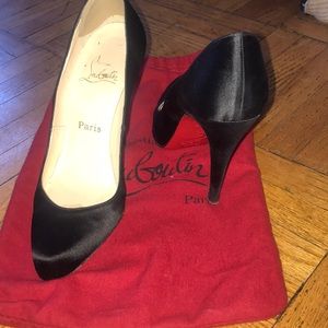Satin Christian Louboutin  👠 sold ❌
